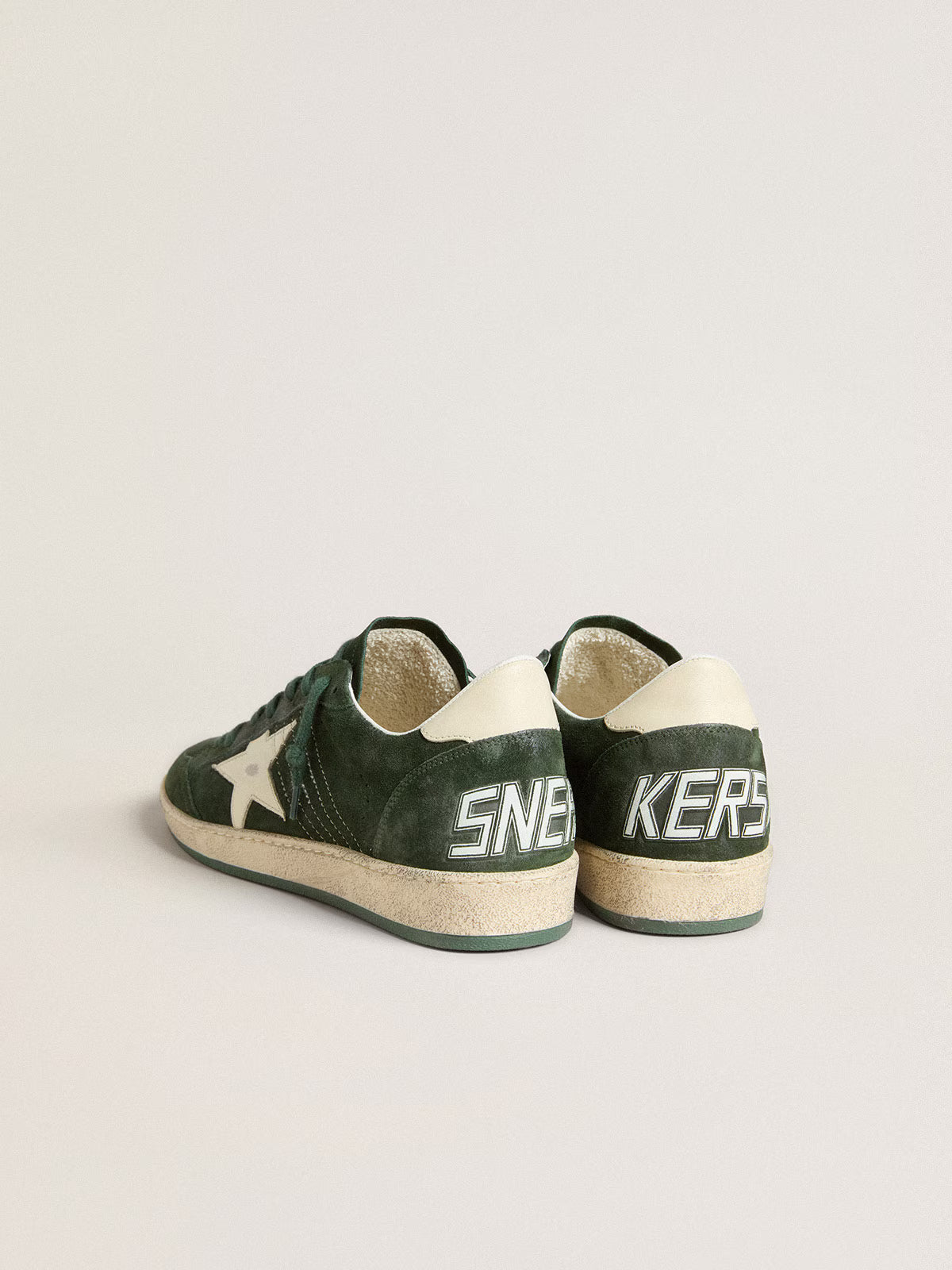 Golden Goose Ball Star Uomo in suede verde con stella e talloncino in pelle bianca