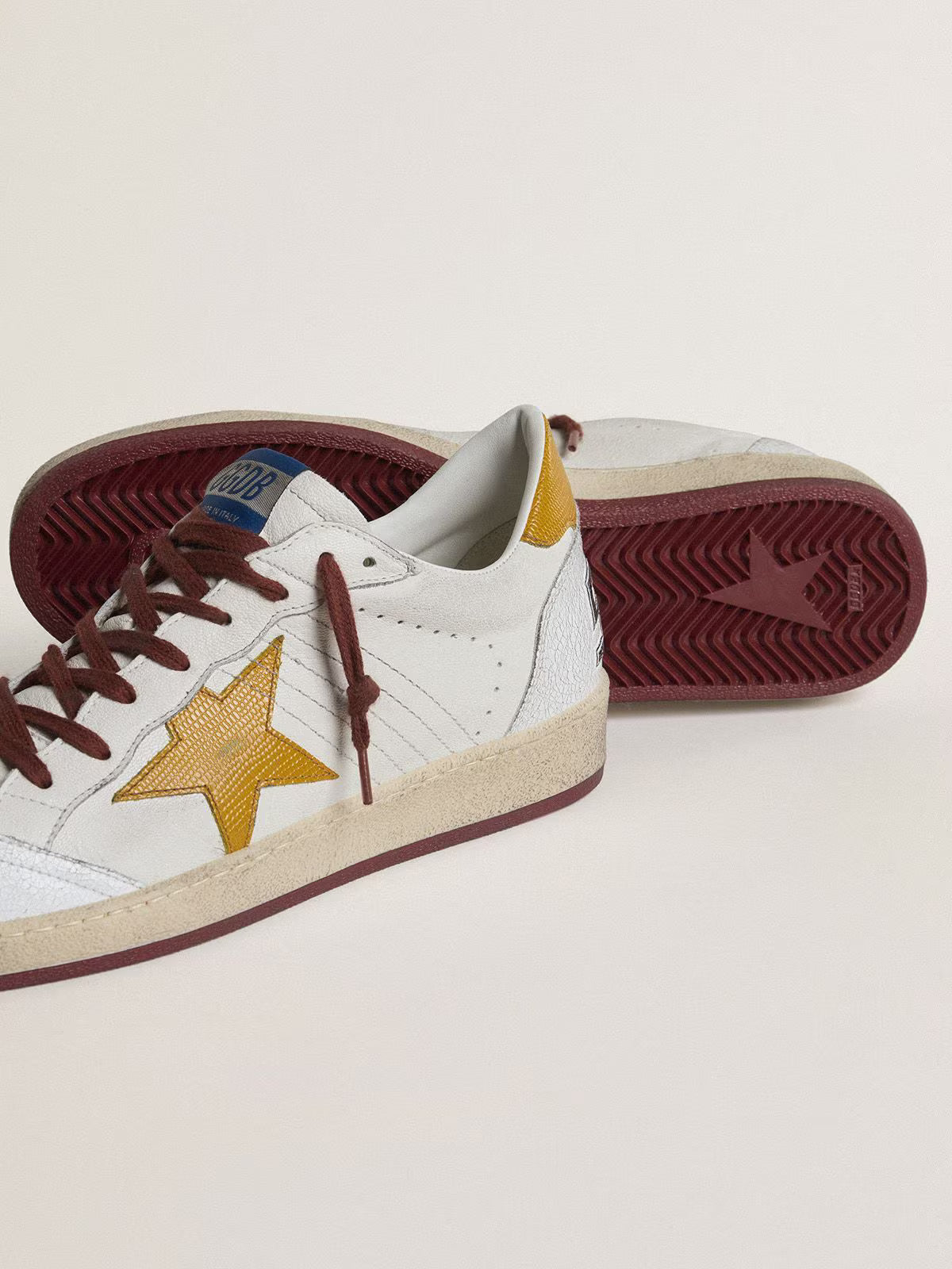 Golden Goose Ball Star Uomo in nappa bianca con stella e talloncino in pelle gialla con motivo animalier