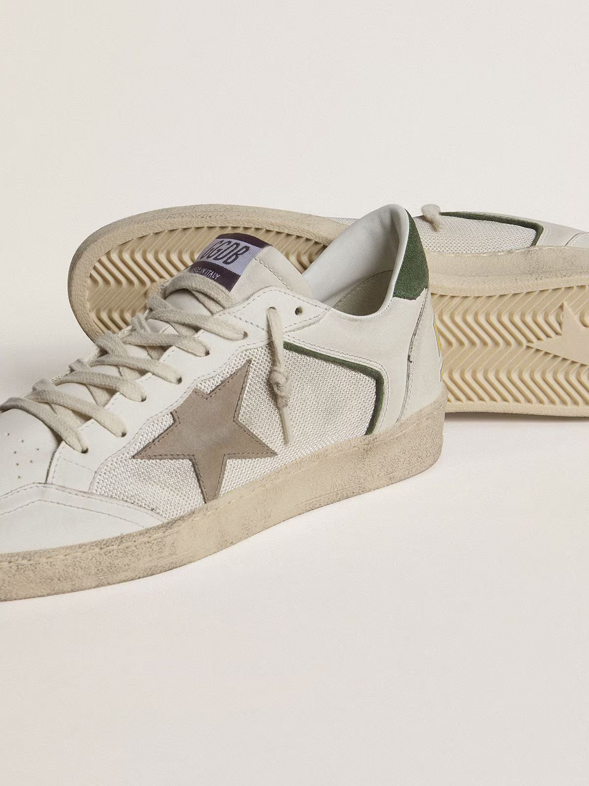 Golden Goose Ball Star LTD in rete e nappa con stella in pelle grigia e talloncino in suede verde