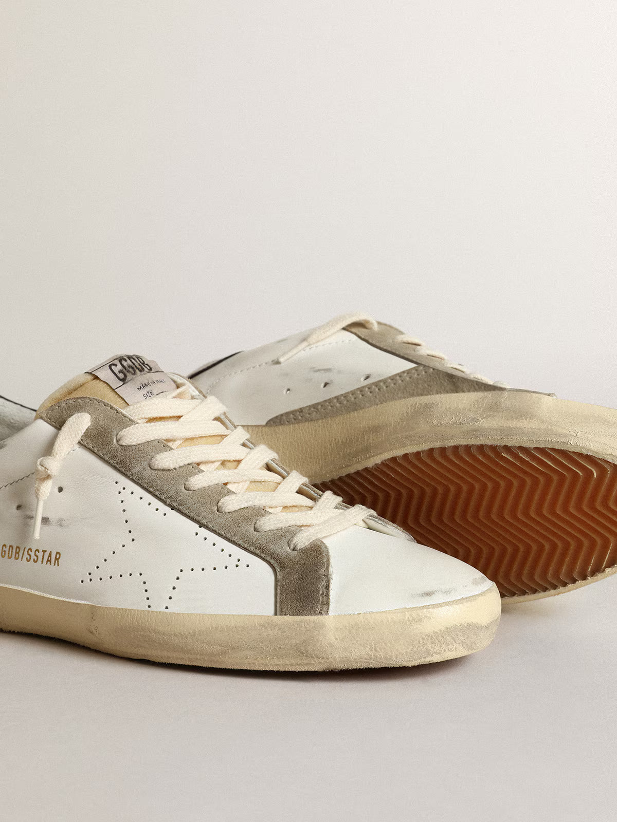Golden Goose Super-Star Uomo con stella traforata e talloncino blu