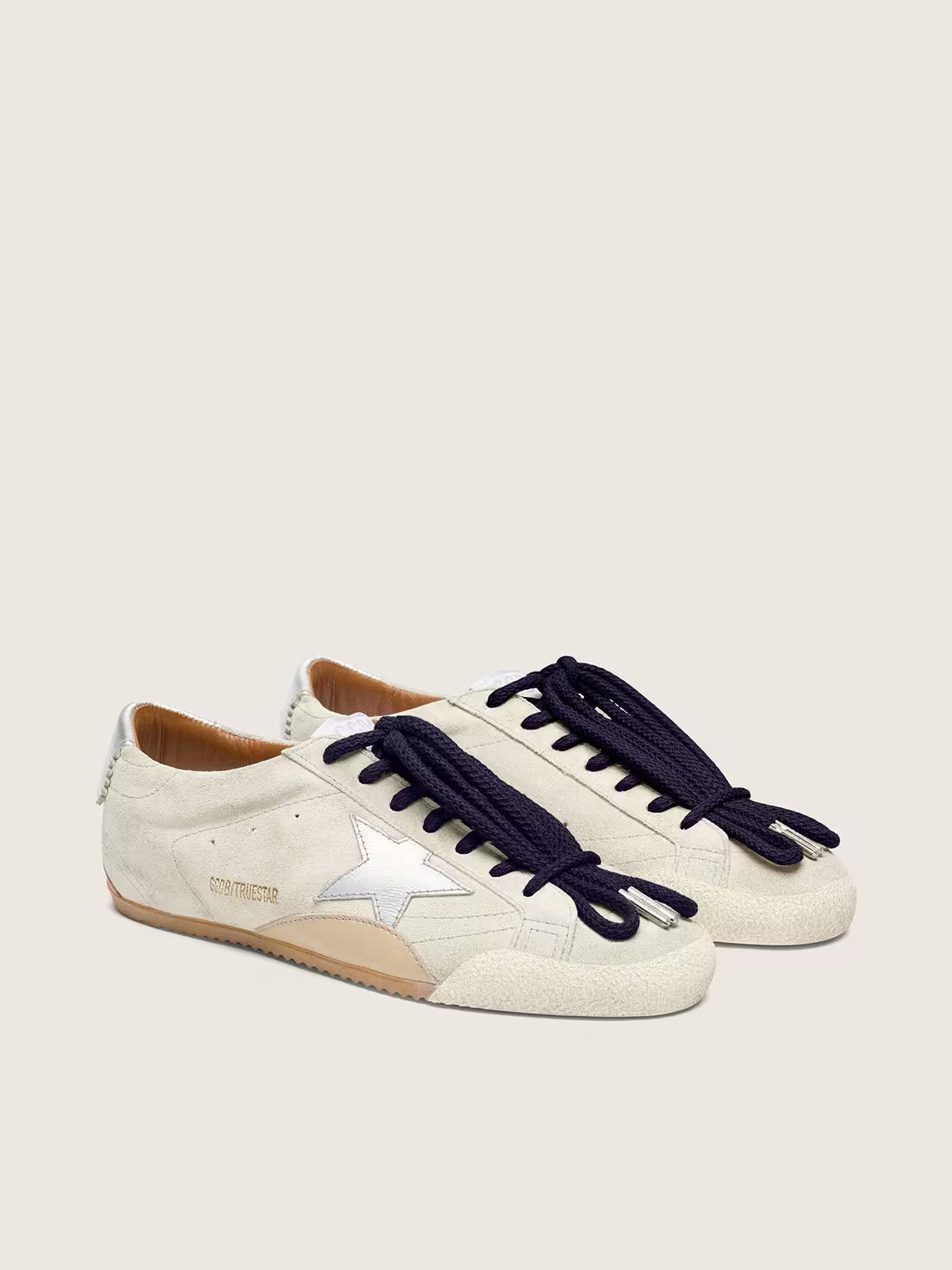 Golden Goose True-Star Uomo in suede grigio chiaro con stella e talloncino laminati argento