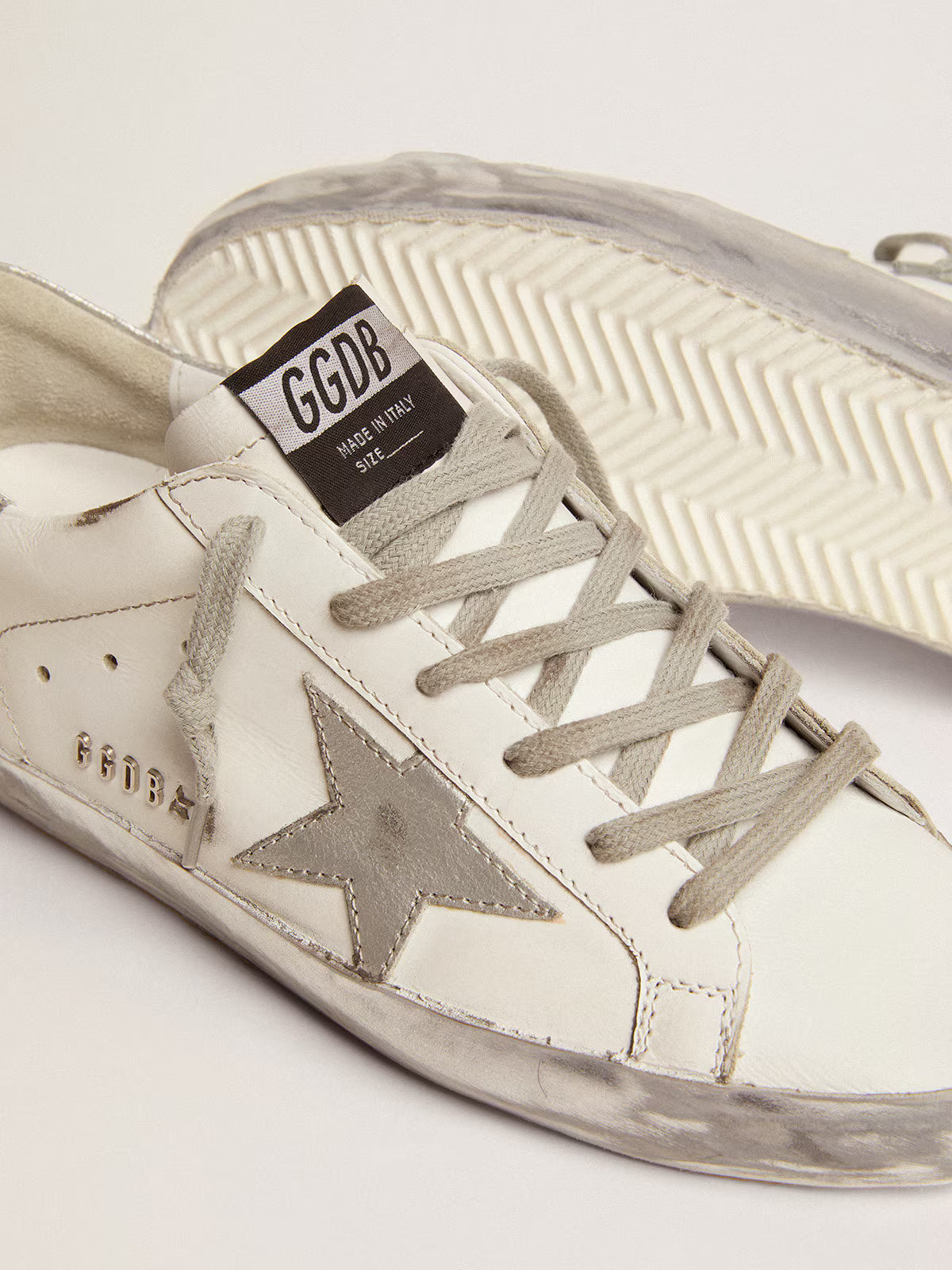 Golden Goose Super-Star in pelle con foxing sparkle argento e lettering metal studs