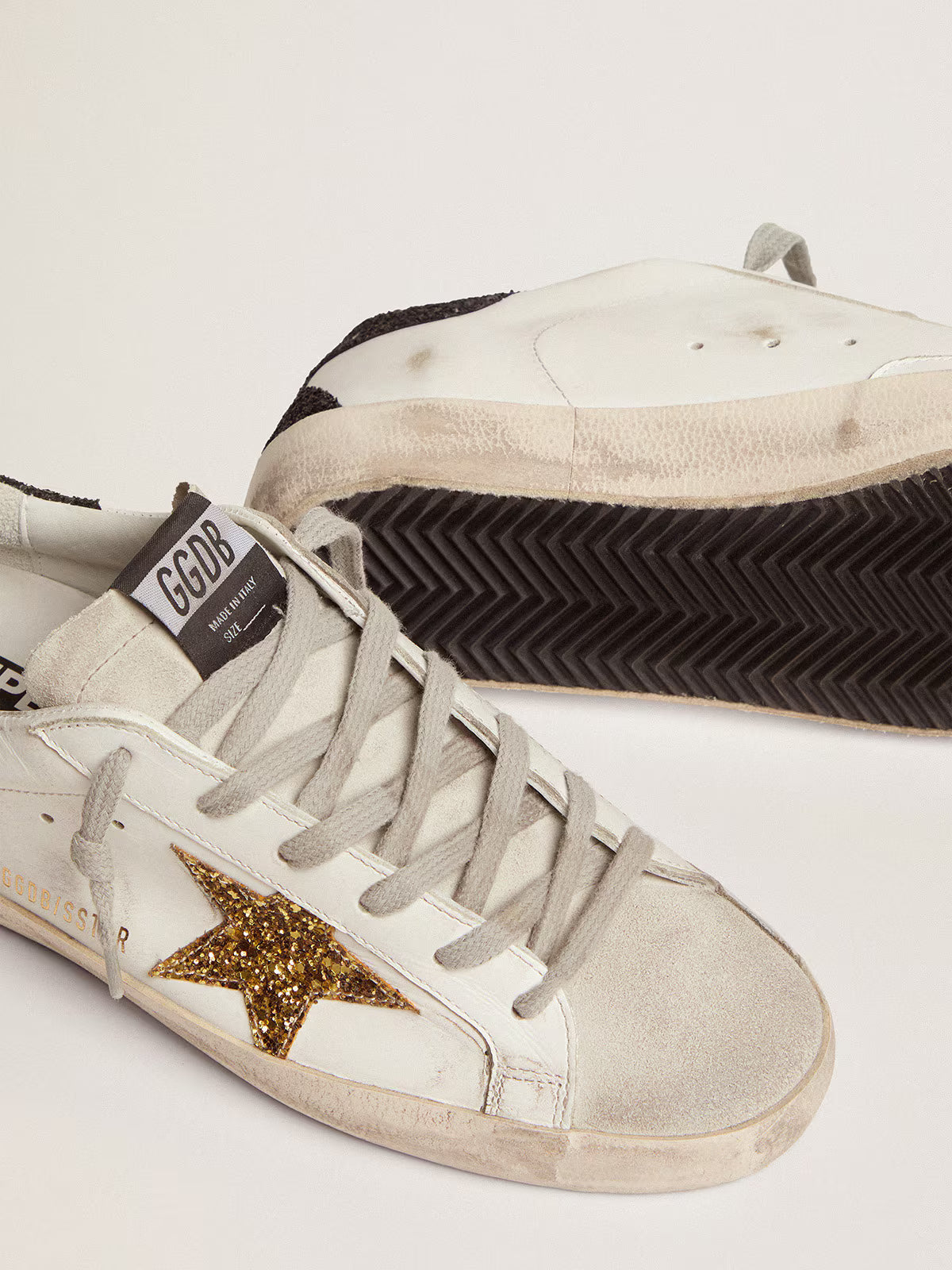 Golden Goose Super-Star Donna in nappa con stella in glitter oro e talloncino in glitter nero
