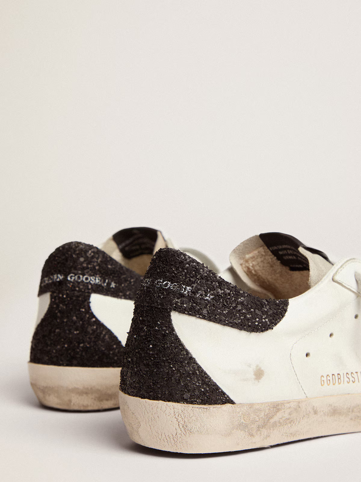 Golden Goose Super-Star Donna in nappa con stella in glitter oro e talloncino in glitter nero