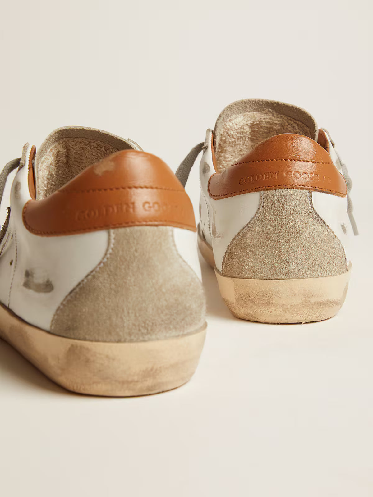 Golden Goose Super-Star Uomo con stella in suede e talloncino marrone