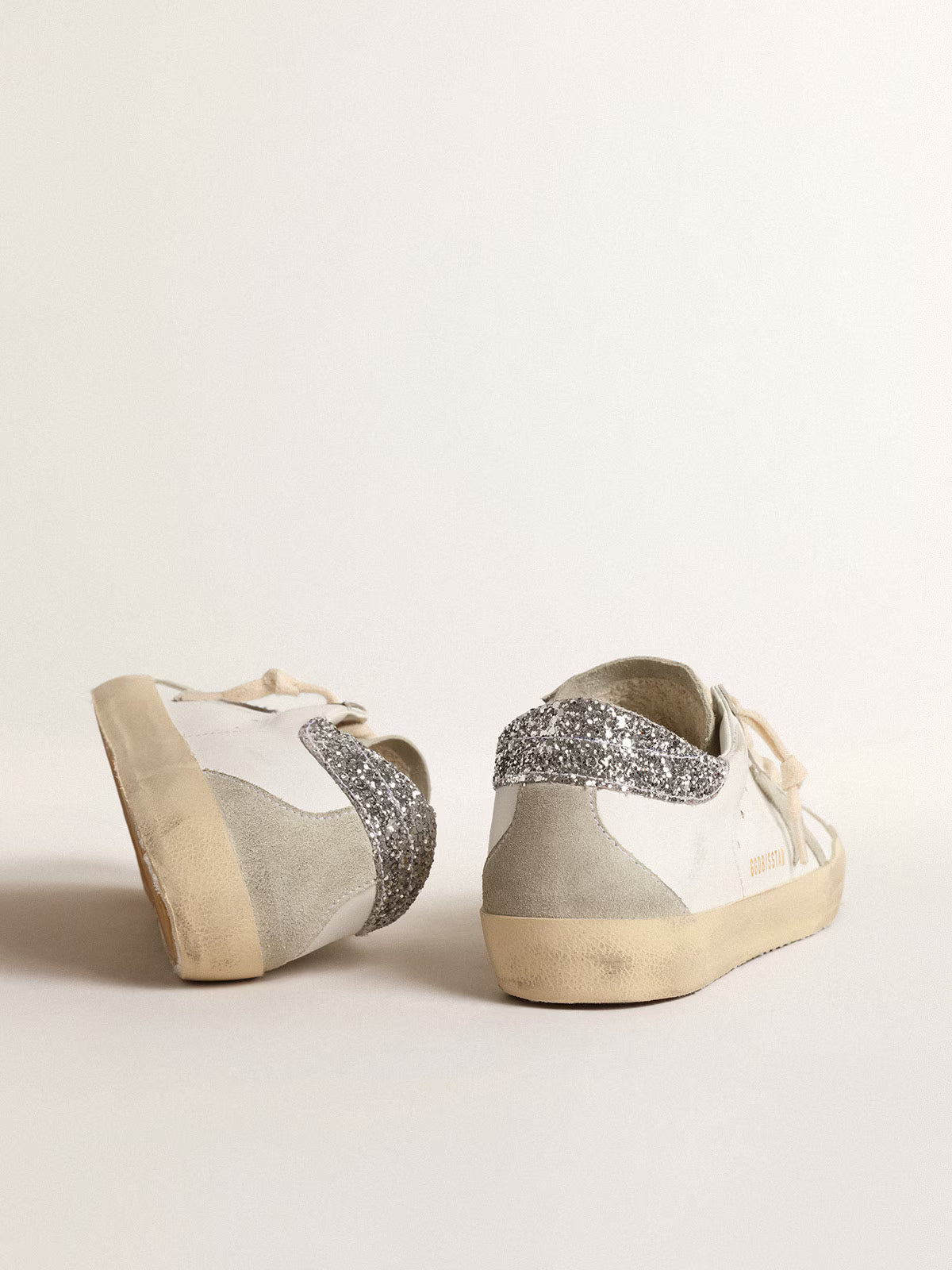 Golden Goose Super-Star Donna con stella grigia e talloncino in glitter argento