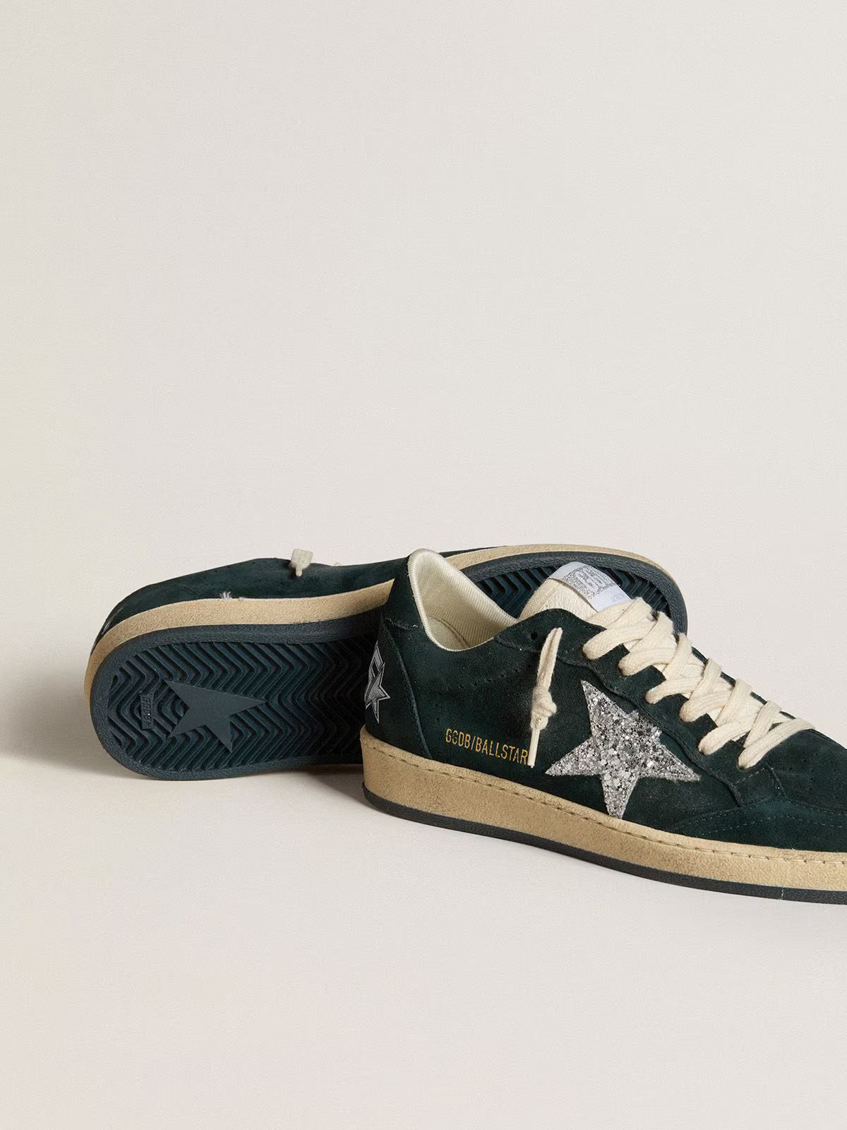 Golden Goose Ball Star Donna in suede verde con stella in glitter argento