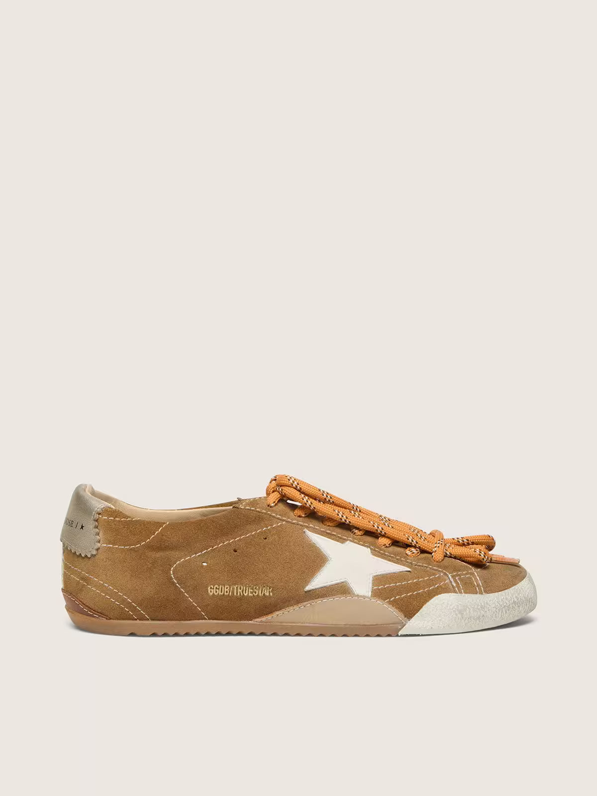 Golden Goose True-Star Donna in suede color tabacco con stella bianca e talloncino platino
