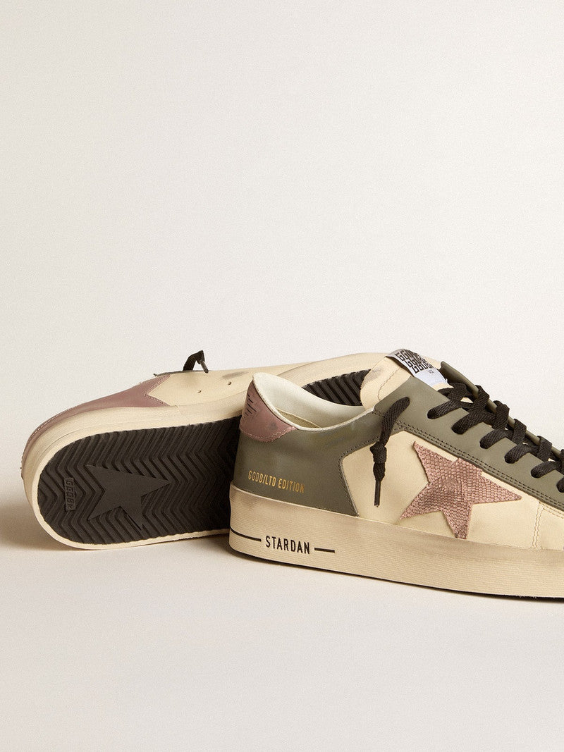 Golden Goose Stardan LTD  in pelle grigia, con stella e talloncino in pelle rosa.