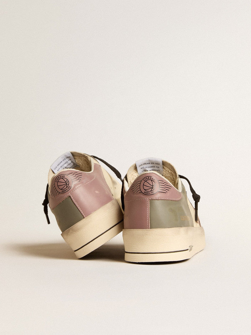 Golden Goose Stardan LTD  in pelle grigia, con stella e talloncino in pelle rosa.