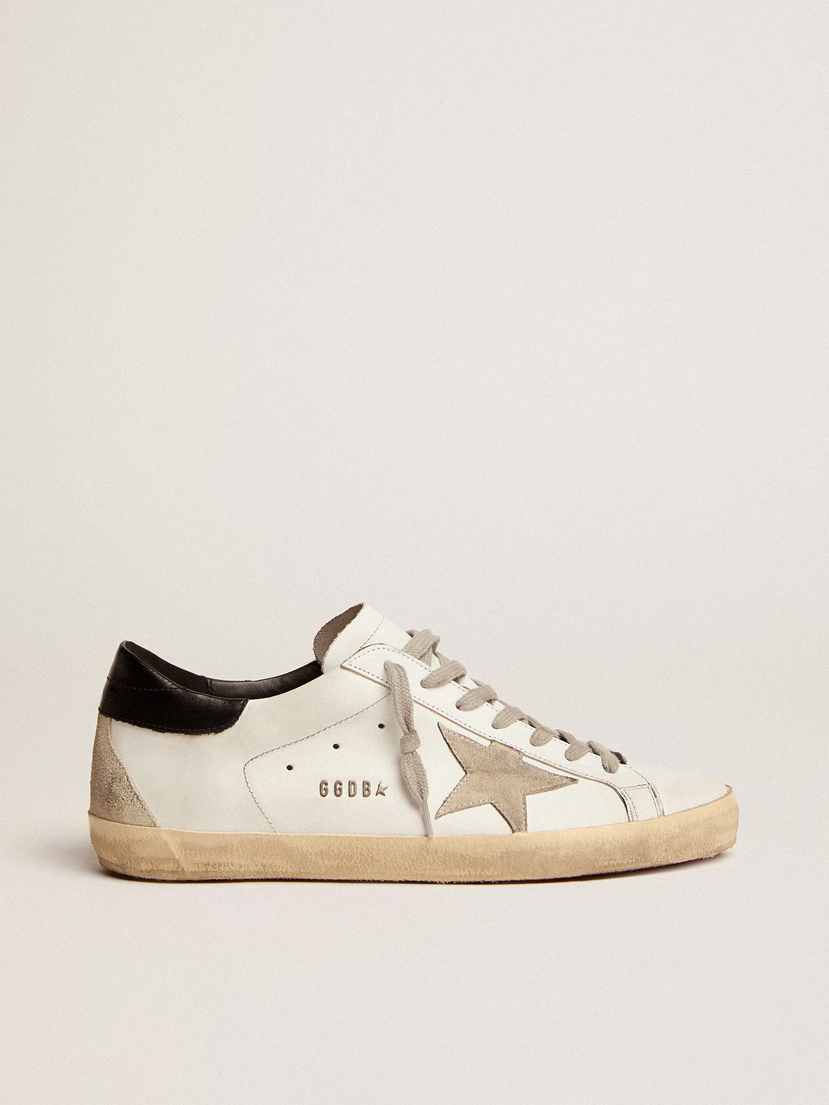 Golden Goose Super-Star Uomo con talloncino nero e metal studs lettering