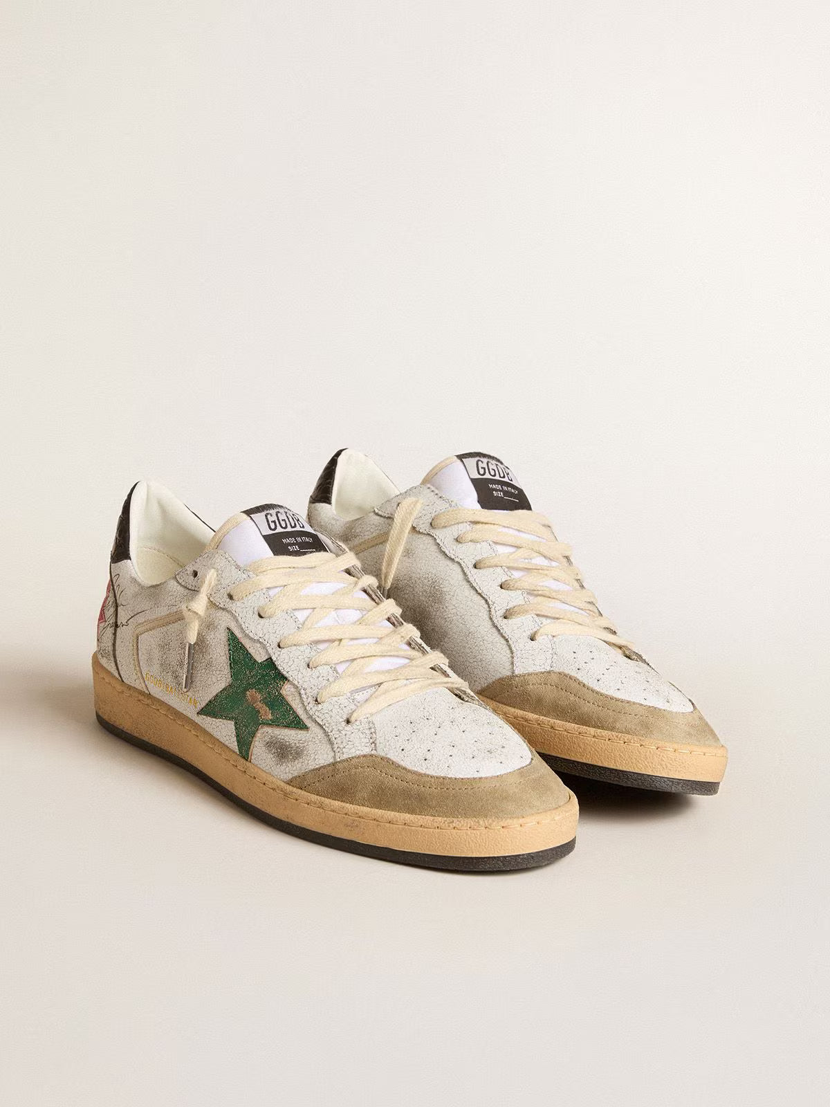 Golden Goose Ball Star Uomo con stella in pelle laminata e talloncino in pelle grigia