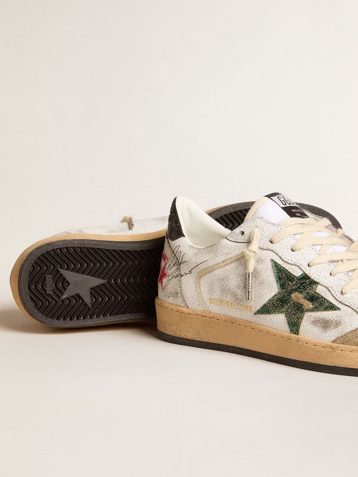 Golden Goose Ball Star Uomo con stella in pelle laminata e talloncino in pelle grigia