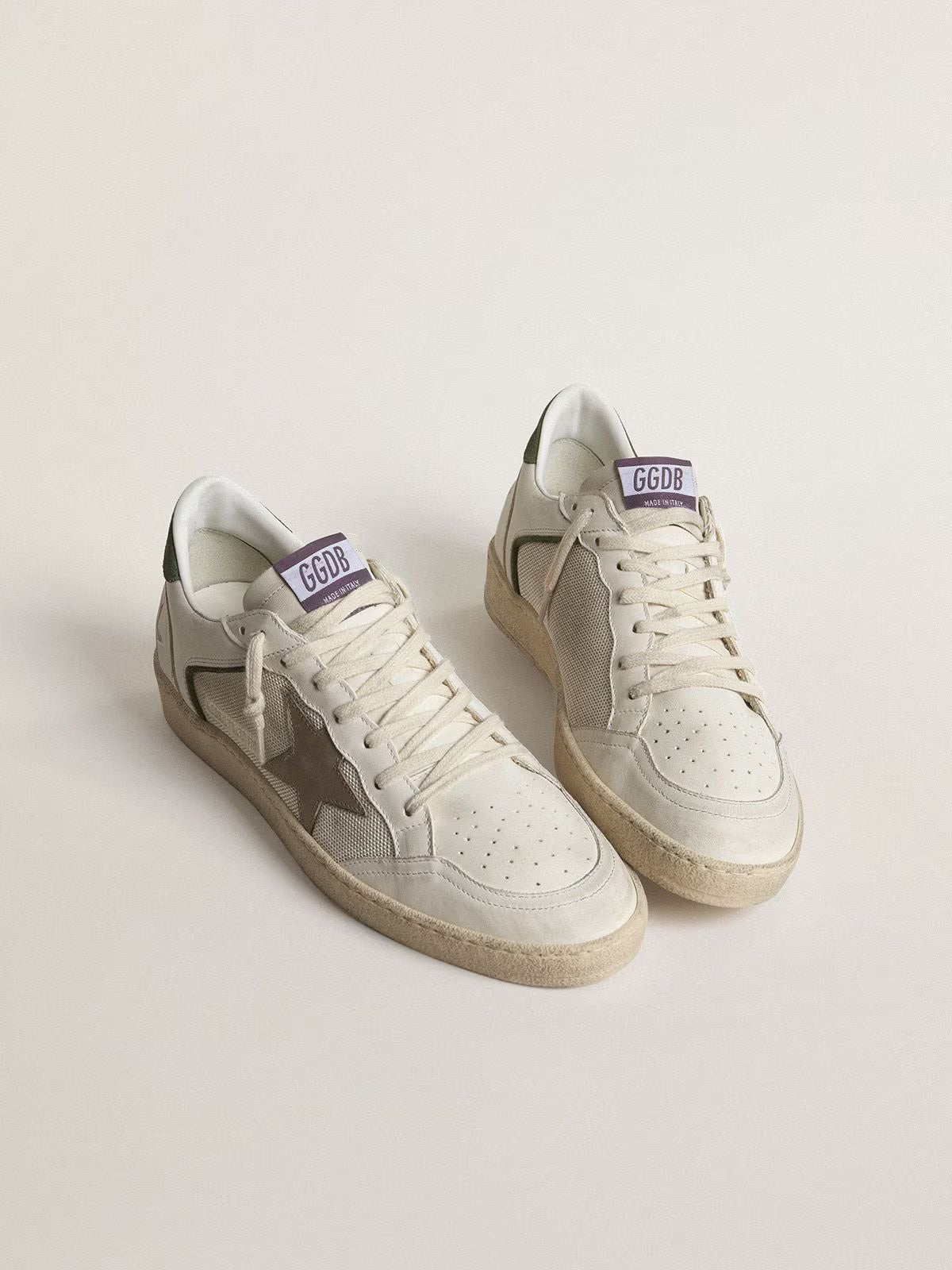 Golden Goose Ball Star LTD in rete e nappa con stella in pelle grigia e talloncino in suede verde
