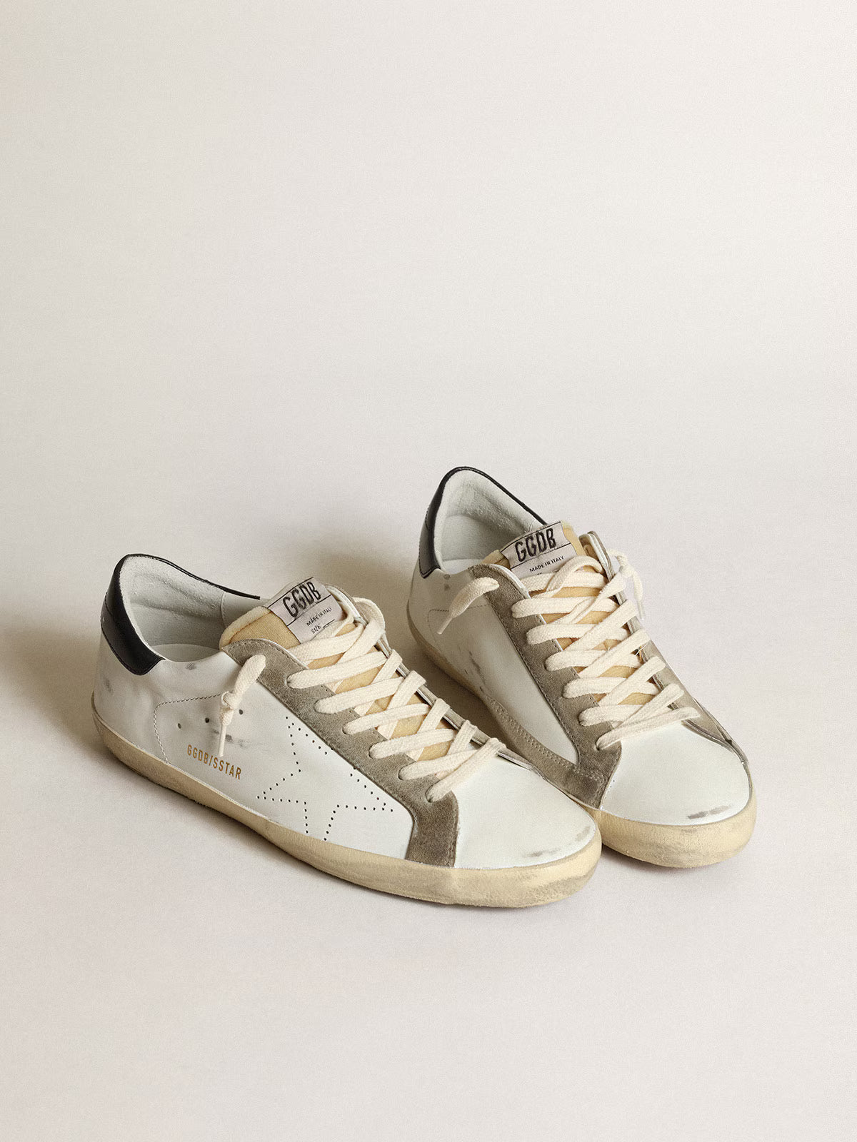 Golden Goose Super-Star Uomo con stella traforata e talloncino blu