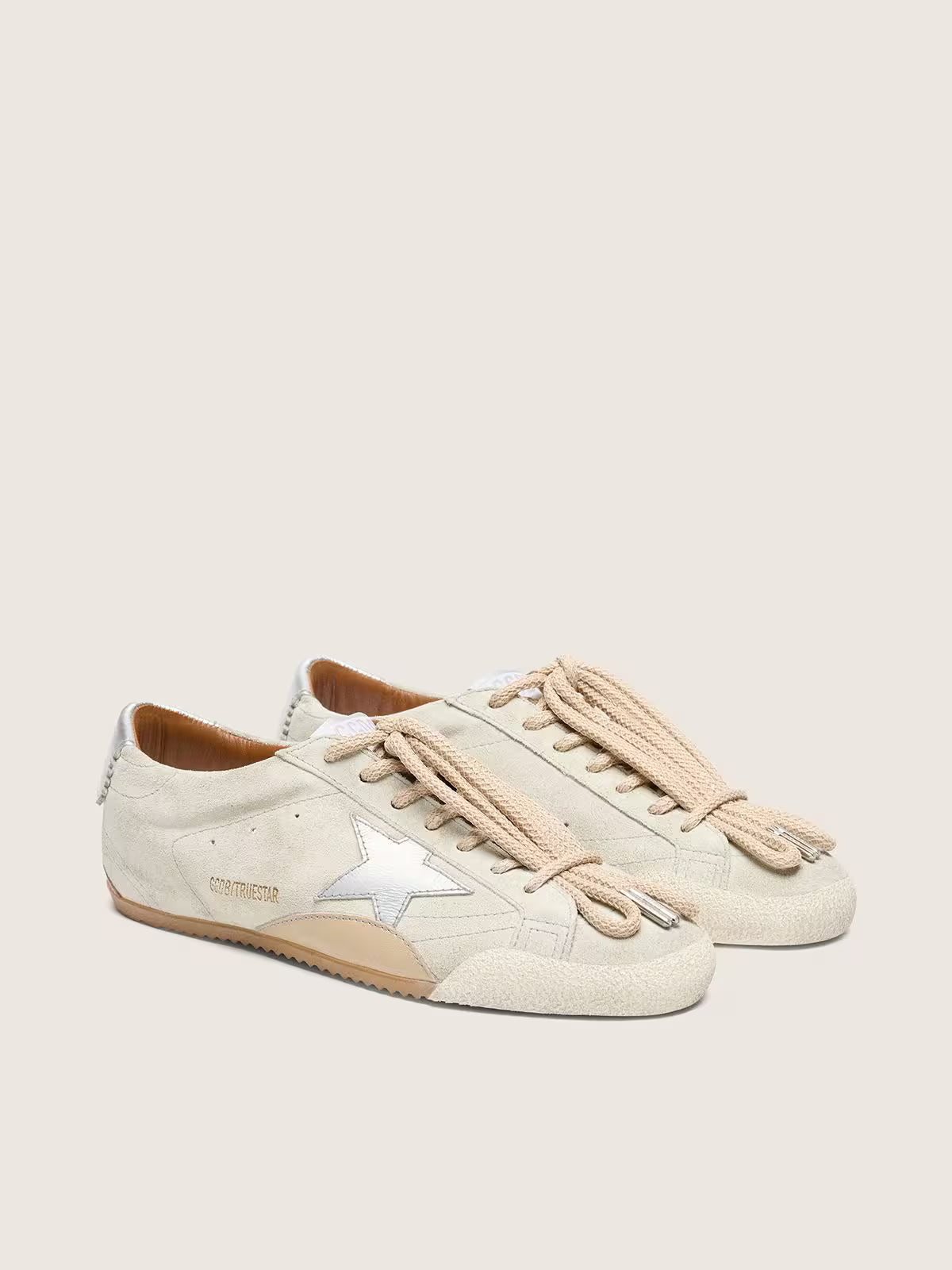 Golden Goose True-Star Uomo in suede grigio chiaro con stella e talloncino laminati argento