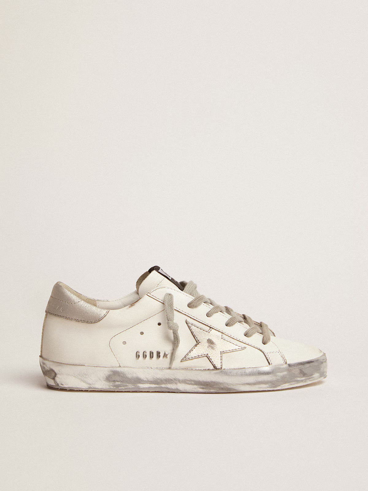 Golden Goose Super-Star in pelle con foxing sparkle argento e lettering metal studs