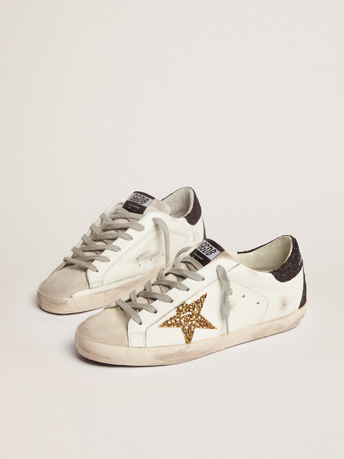 Golden Goose Super-Star Donna in nappa con stella in glitter oro e talloncino in glitter nero