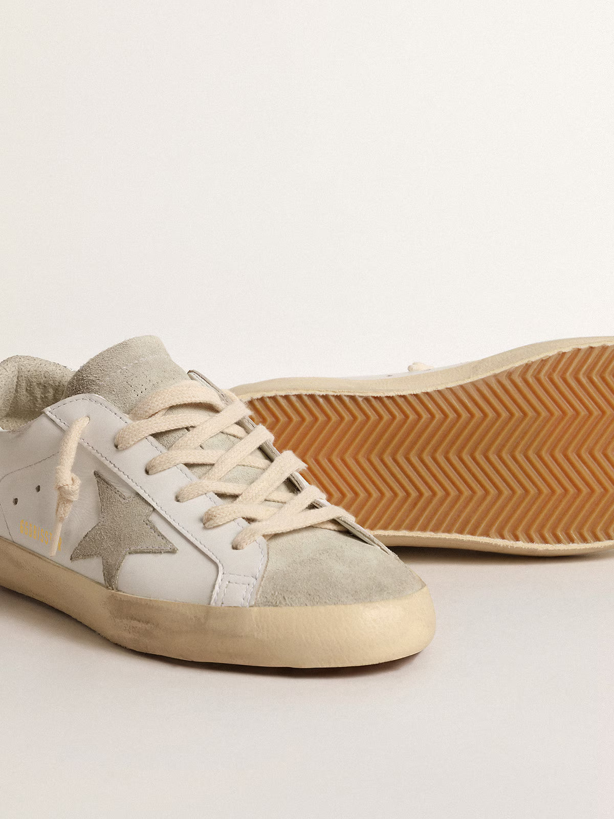 Golden Goose Super-Star Donna con stella grigia e talloncino in glitter argento