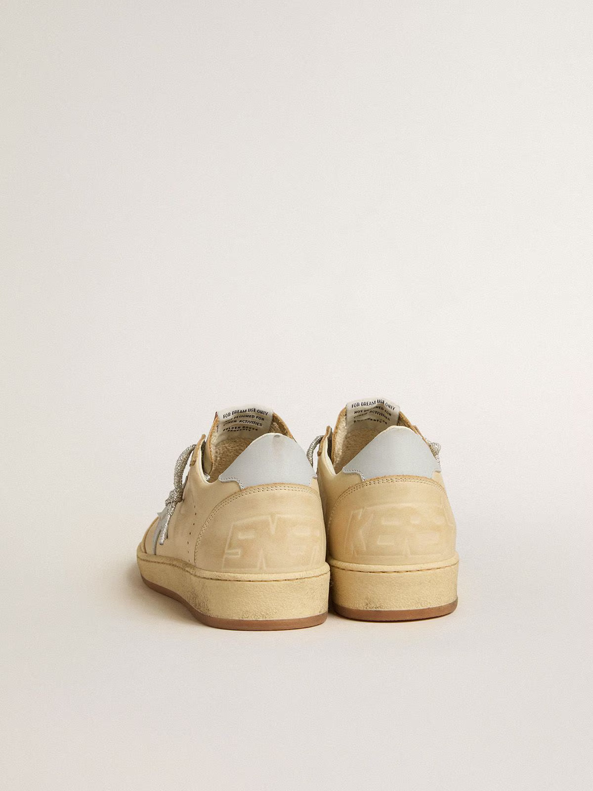 Golden Goose Ball Star Donna LTD in pelle color crema con stella e talloncino in pelle grigio chiaro