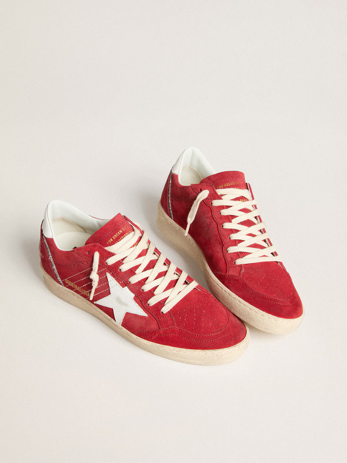 Golden Goose Ball Star in suede rosso con stella e talloncino in pelle bianca