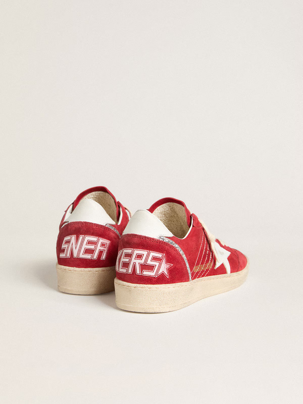 Golden Goose Ball Star in suede rosso con stella e talloncino in pelle bianca