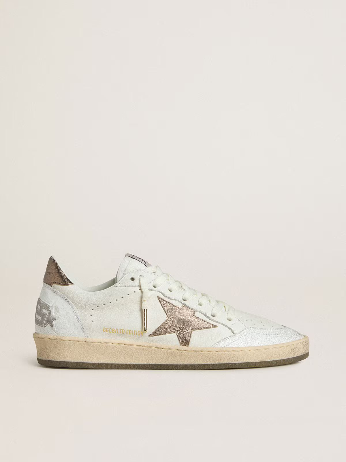 Golden Goose Ball Star Wishes donna in pelle bianca con stella in pelle laminata bronzo