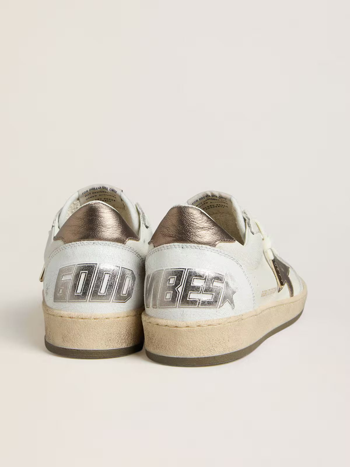 Golden Goose Ball Star Wishes donna in pelle bianca con stella in pelle laminata bronzo