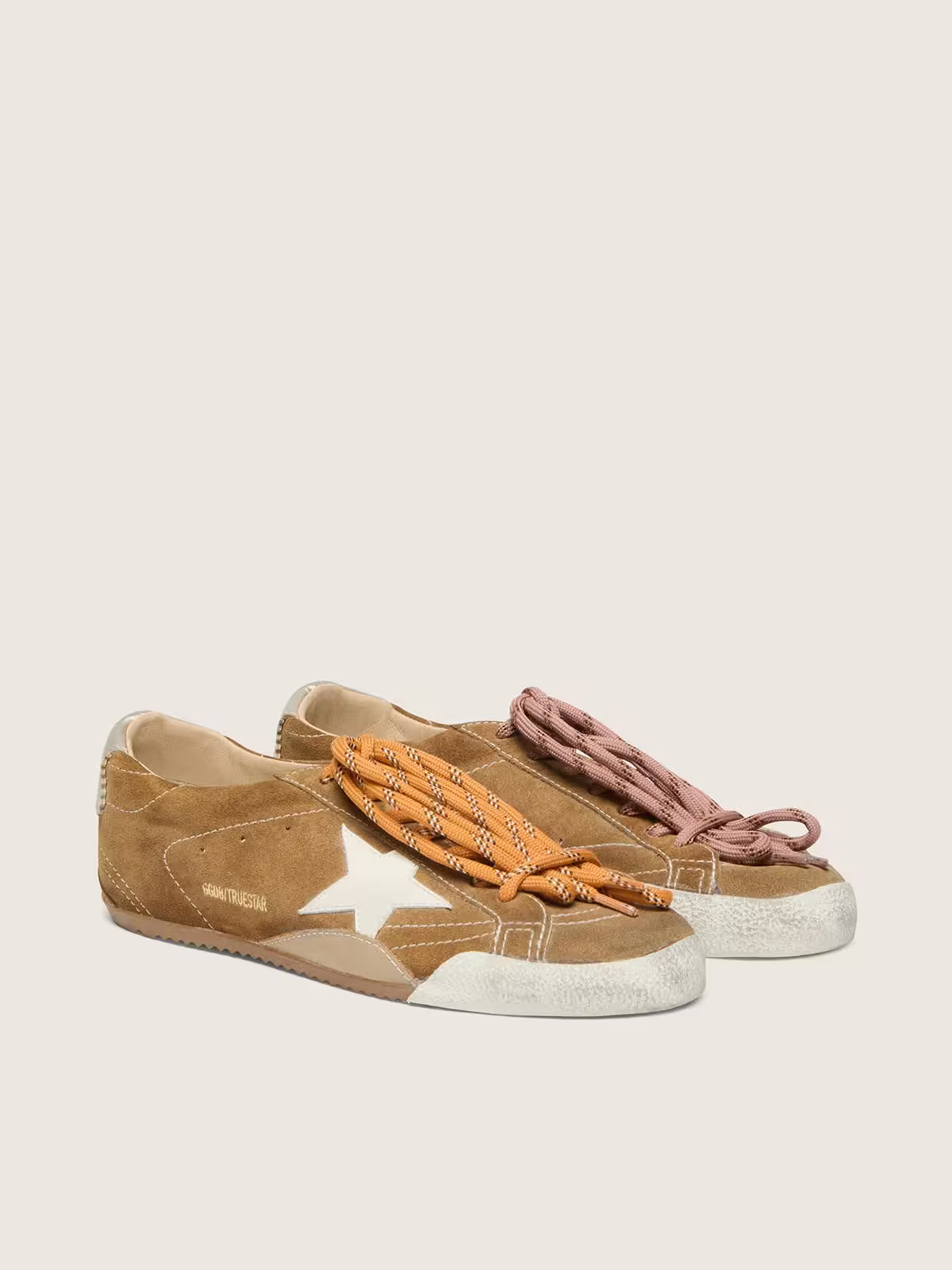 Golden Goose True-Star Donna in suede color tabacco con stella bianca e talloncino platino