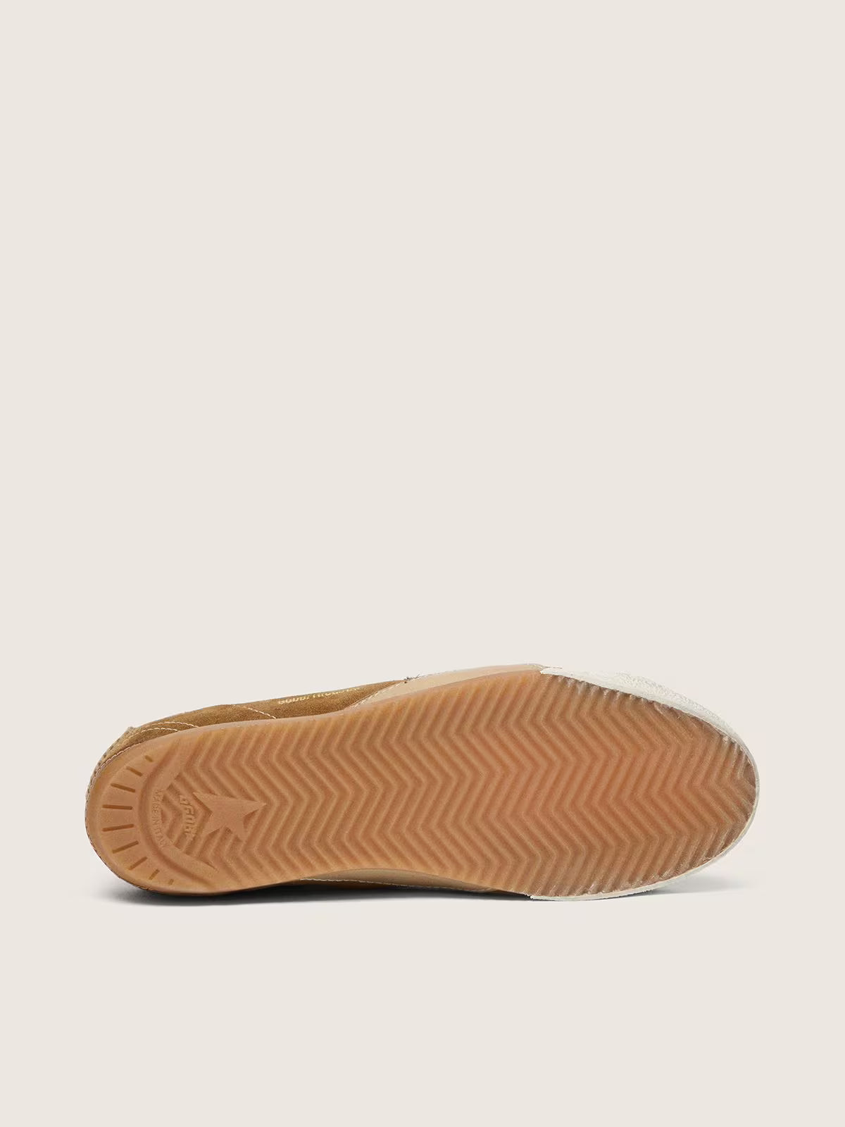 Golden Goose True-Star Donna in suede color tabacco con stella bianca e talloncino platino