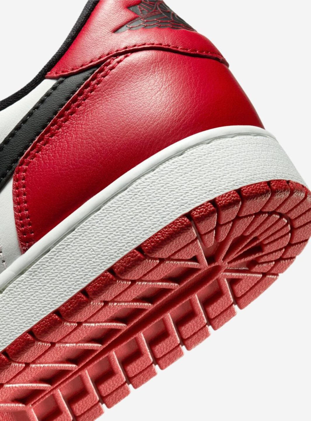 Air Jordan 1 Retro Low OG Chicago (2025)