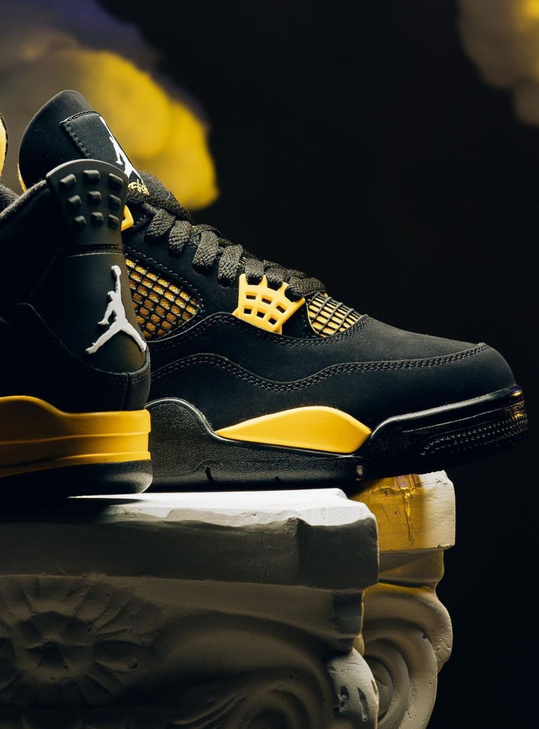 Air Jordan 4 Retro Yellow Thunder (2023)