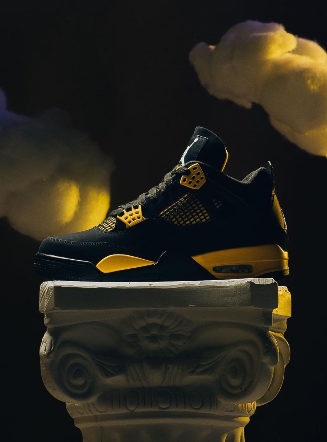 Air Jordan 4 Retro Yellow Thunder (2023)