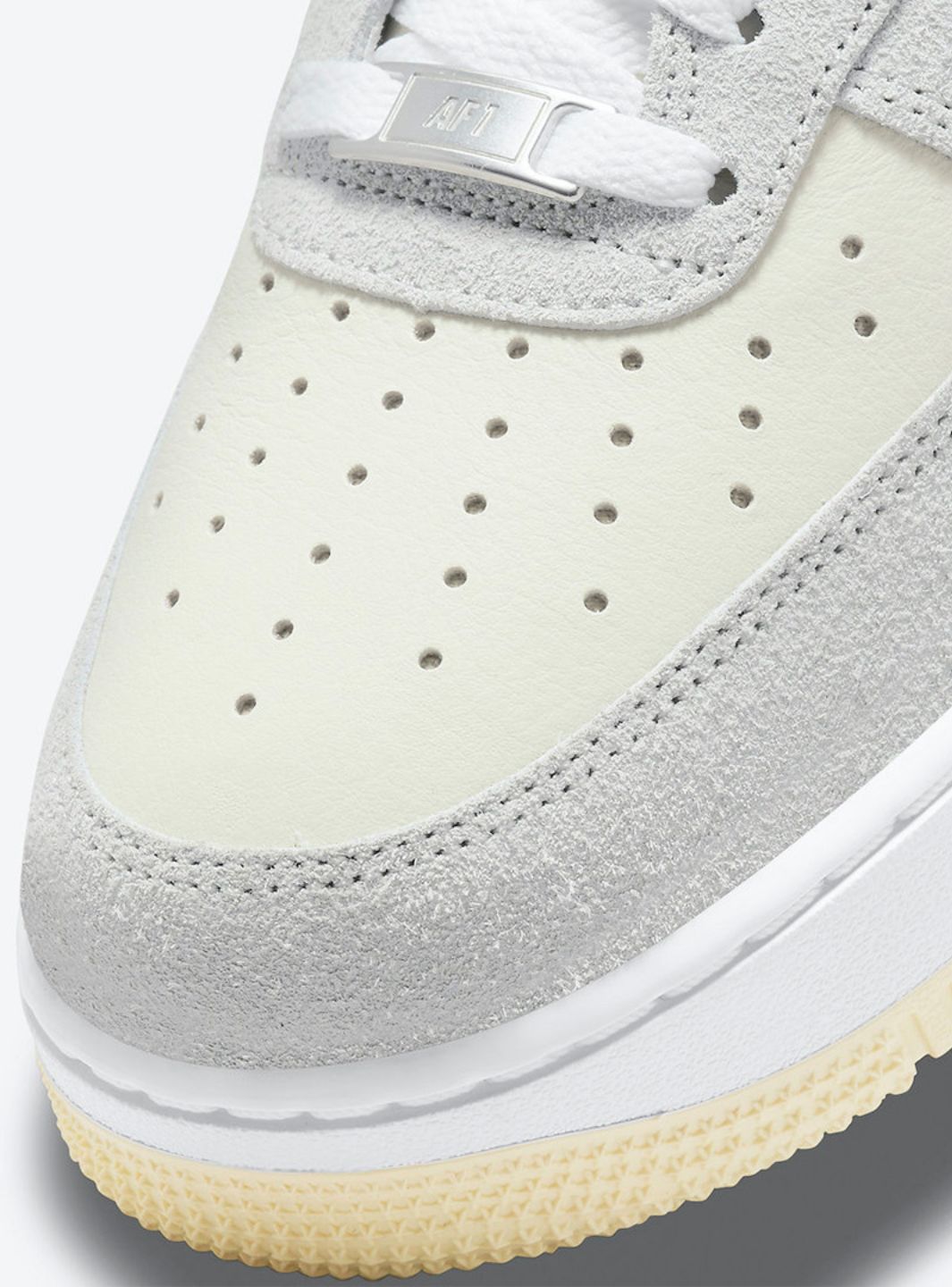 Nike Air Force 1 Low SP Undefeated 5 On It Dunk vs. AF1