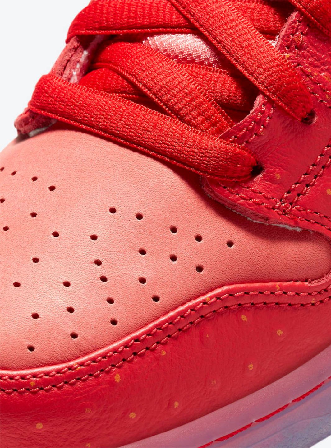 Nike SB Dunk High Strawberry Cough